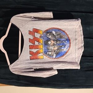 Kiss of the shoulder shirt